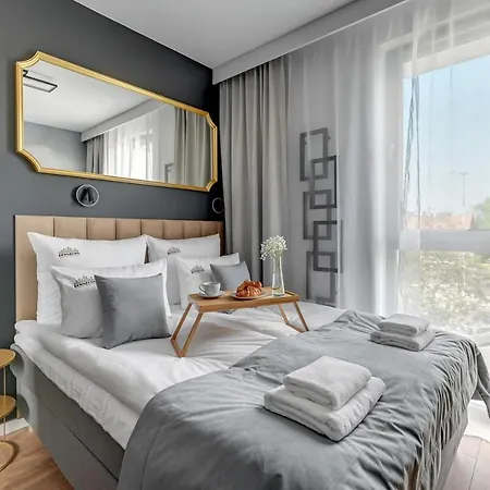 Center Garden Gates Boutique By Downtown *