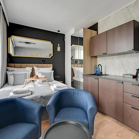 Center Garden Gates Boutique By Downtown *