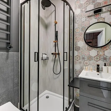 Center Garden Gates Boutique By Downtown