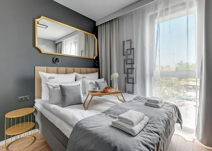 Center Garden Gates Boutique By Downtown *