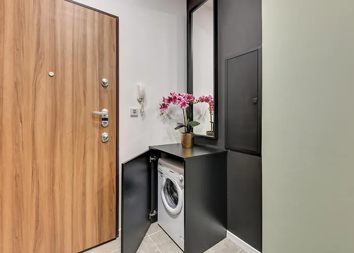 Center Garden Gates Boutique By Downtown Gdansk