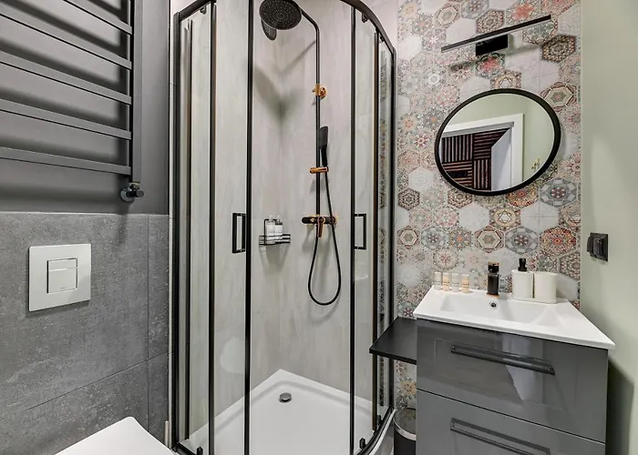 Center Garden Gates Boutique By Downtown