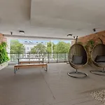Daire Center Garden Gates Boutique By Downtown
